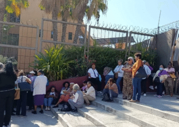 Jubilados protestan en Chilpancingo por atraso en pagos de pensiones y malos tratos de funcionarios