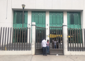 Lanzan artefacto explosivo al interior de juzgados del Penal de Neza-Bordo; hay dos lesionados