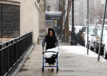 Alcalde de Nueva York impone toque de queda por llegada de fuerte tormenta de nieve