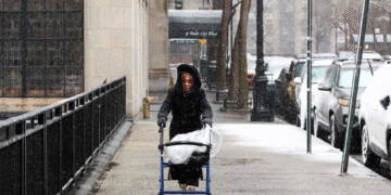 Alcalde de Nueva York impone toque de queda por llegada de fuerte tormenta de nieve