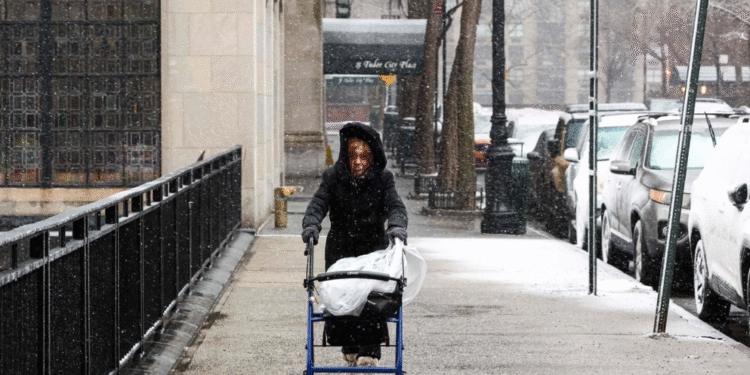 Alcalde de Nueva York impone toque de queda por llegada de fuerte tormenta de nieve