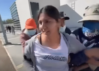 Pobladores retienen por la fuerza a alcaldesa de San Agustín Amantengo