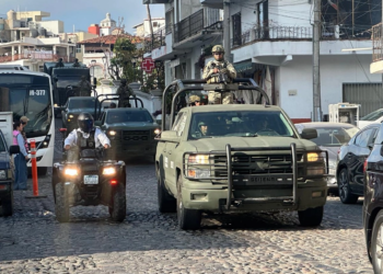 Refuerzan seguridad en Puerto Vallarta con 300 militares y 40 vehículos tácticos