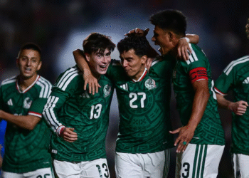 México golea a Islandia en partido amistoso