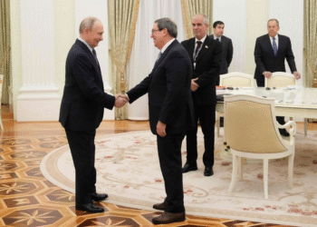 Putin se reúne con canciller cubano y menciona que restricciones de EU a la isla son inaceptables.