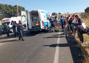 Volcadura de camión de pasajeros en la Xochimilco-Oaxtepec deja ocho muertos y 16 heridos