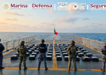 Aseguran dos toneladas de presunta cocaína en operación marítima