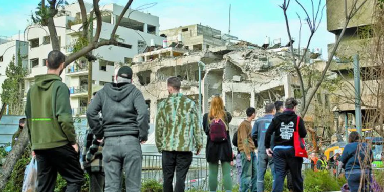 Apuntan Alemania, RU y Francia a Irán; Trump atacará por 4 semanas