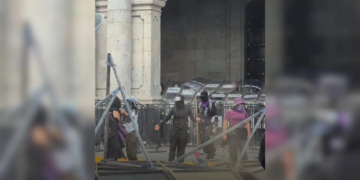 Marcha del 8M en Toluca deriva en pintas en palacio de gobierno