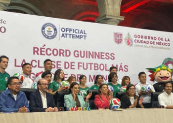 Sheinbaum y Brugada romperán récord Guinness con clase masiva de fútbol