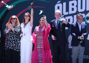 Brugada e Infantino inauguran exposición de memorabilia futbolística en Iztapalapa