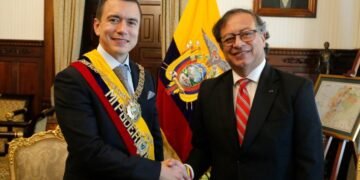 Daniel Noboa rechaza acusaciones de Petro sobre bombardeos en Colombia