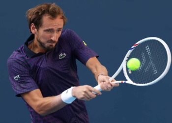 Sinner y Medvedev debutan con victoria en Masters 1000 de Miami