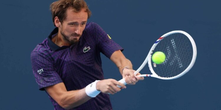 Sinner y Medvedev debutan con victoria en Masters 1000 de Miami