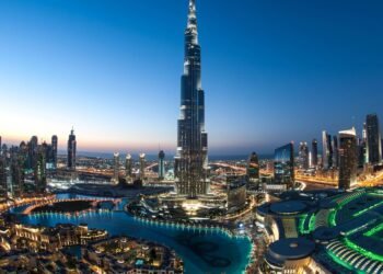 “Dubái es seguro”; Emiratos Árabes Unidos usa influencers para salvar su imagen ante conflicto con Irán