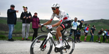 Isaac del Toro finaliza décimo en la contrarreloj del Tirreno-Adriático