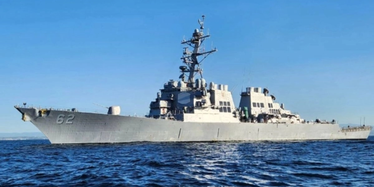 Trump: Marina de EU podría escoltar a petroleros por el estrecho de Ormuz