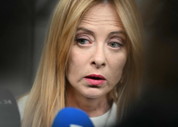 Abucheos a Meloni y Salvini en el funeral del histórico ultraderechista italiano Umberto Bossi