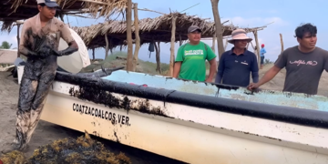 Pescadores de Pajapan, Veracruz, piden indemnización por derrame de hidrocarburos