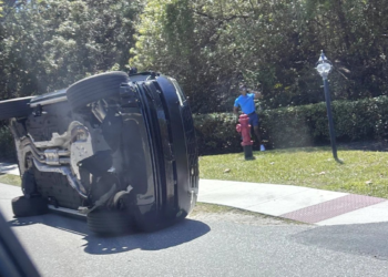 Tiger Woods sufre accidente automovilístico en Florida