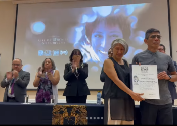UNAM entrega título póstumo a Berenice Giles, fotógrafa fallecida durante el Festival Ceremonia 2025