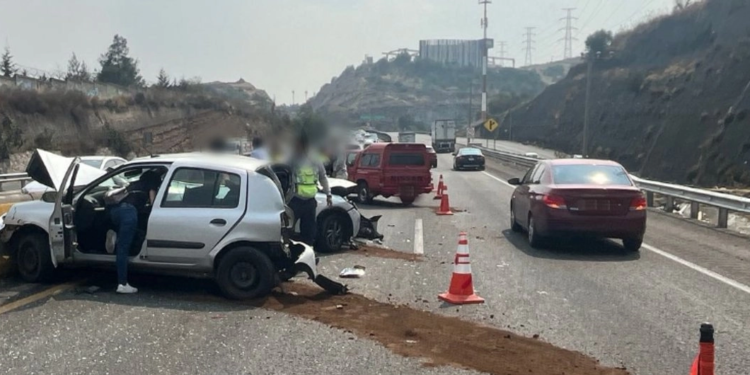 Accidentes en autopistas y violencia dejan cuatro muertos en el estado de México