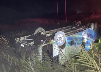 Autobús con 27 pasajeros vuelca en la carretera 101 en Tamaulipas; hay 10 heridos