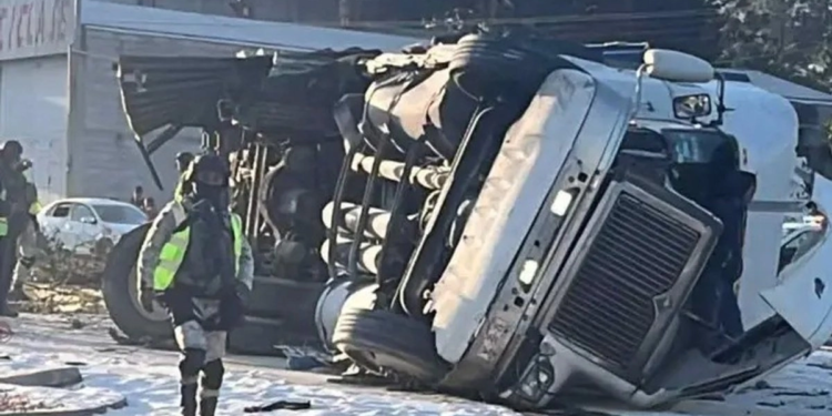 Cinco muertos y 6 lesionados por choque múltiple en carretera Toluca-Zitácuaro