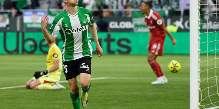 Álvaro Fidalgo anota su primer gol con el Betis