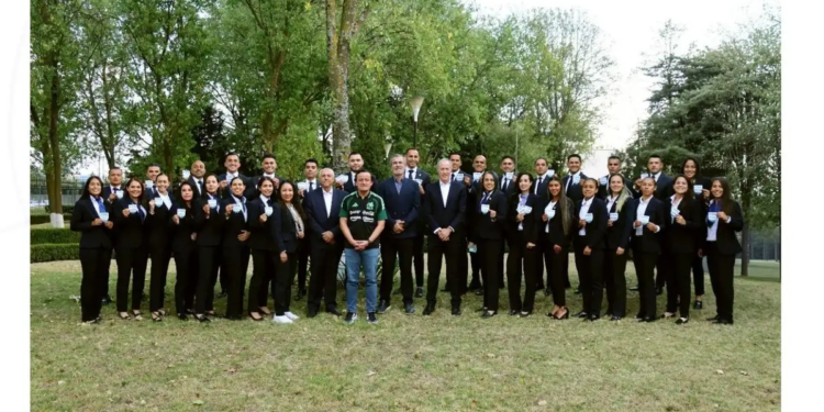 Árbitros mexicanos reciben gafete FIFA en concentración de la FMF