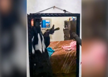 Alumno asesina a 2 maestras de preparatoria en Michoacán; presumió fusil en redes