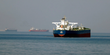 Trump promete “gran seguridad” para petroleros en estrecho de Ormuz pese a ofensiva de Teherán