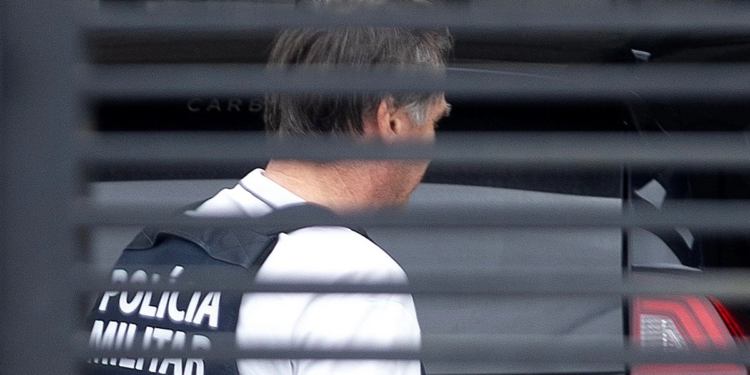 Bolsonaro sale del hospital y es enviado a su casa a cumplir prisión domiciliaria temporal