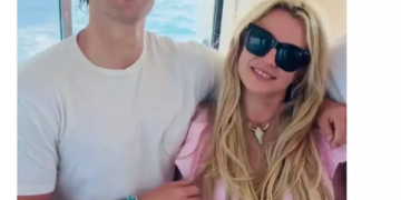 Britney Spears reaparece con su hijo en un yate tras ser detenida por manejar en estado de ebriedad