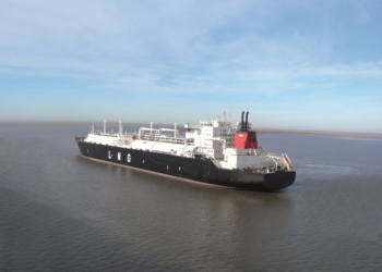 Irán advierte que cerrará el estrecho de Ormuz y disparará a cualquier barco que lo cruce