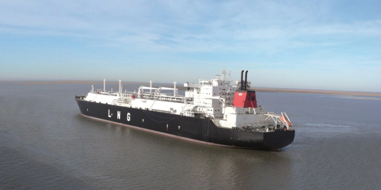 Irán advierte que cerrará el estrecho de Ormuz y disparará a cualquier barco que lo cruce