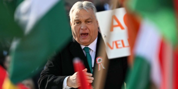Orbán y Magyar, líder de la oposición, realizan actos masivos previo a elecciones en Hungría