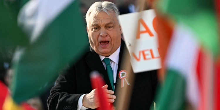 Orbán y Magyar, líder de la oposición, realizan actos masivos previo a elecciones en Hungría