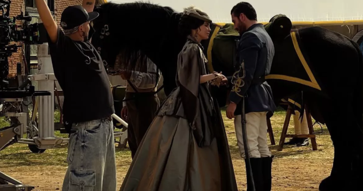 Belinda sorprende como Carlota de Habsburgo en las primeras imágenes filtradas de la serie