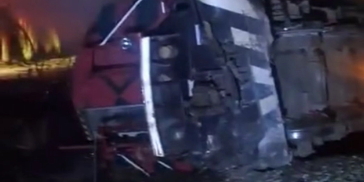 Choque de trenes en Colima deja tres heridos y 22 vagones descarrilados