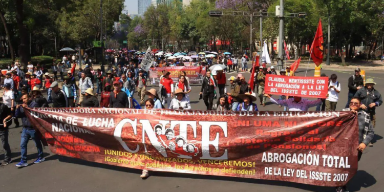 CNTE desquiciará oficinas de Afores en Reforma; prevén caos en CDMX