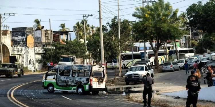 Detienen a cinco implicados en ataque a transporte público en Acapulco que dejó un muerto