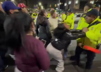 Empujones y Jaloneos Entre Comerciantes y Policías Previo a Concierto de Shakira en CDMX
