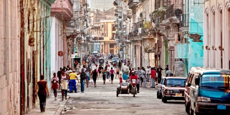 Detienen en Cuba a 10 sujetos procedentes de Panamá, enviados para “difundir propaganda subversiva”