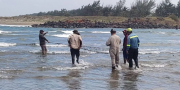 Derrame de hidrocarburo se extiende a playas del sur de Veracruz