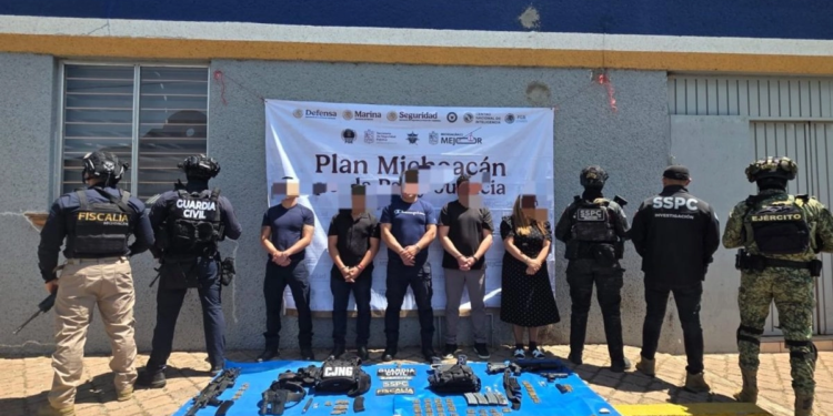 Capturan a síndica, regidores y mando policial de Chavinda, Michoacán; les aseguran armas y drogas