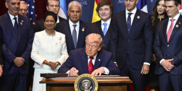 “No voy a aprender su maldito idioma”, dice Trump a presidentes de AL que fueron a verlo a Miami