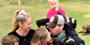 Enrique Iglesias muestra su lado más tierno junto a Romeo y sus hijas Lucy y Mary