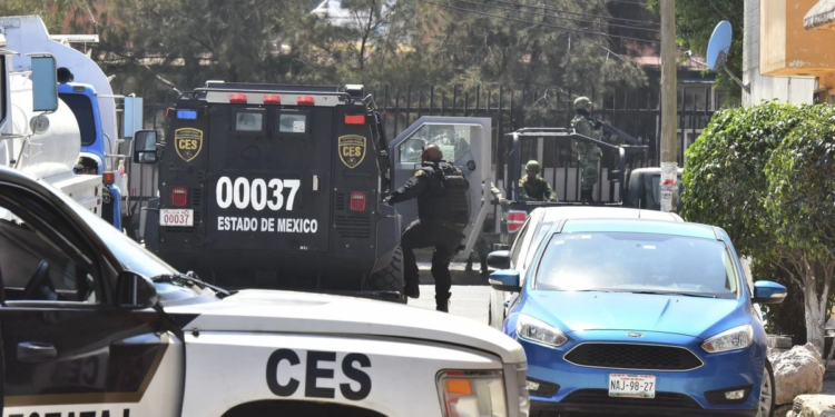 Rescatan en Chimalhuacán a hombre y detienen a siete personas