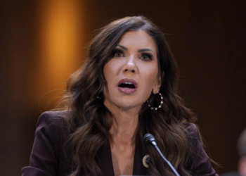 Trump destituye a Kristi Noem, secretaria de Seguridad Nacional